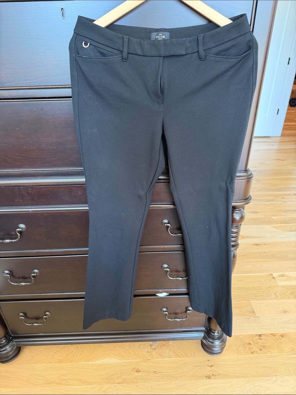 White House Black Market  size 6 Black Women's Straight-Leg Jeans